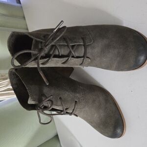 Women's Olive Lace-Up Ankle Boots